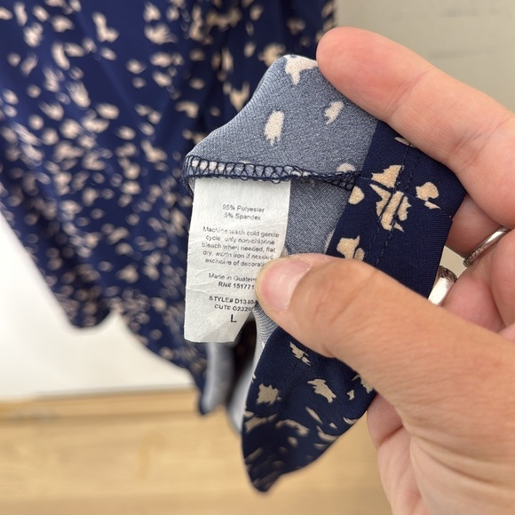 Kaileigh Navy Blue and Cream Polyester Blend Patterned Wrap Dress Size Large - Picture 4 of 5